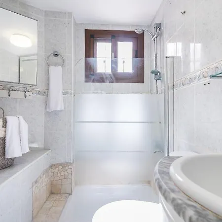 Chic, Cosy & Quiet Near The Apartment